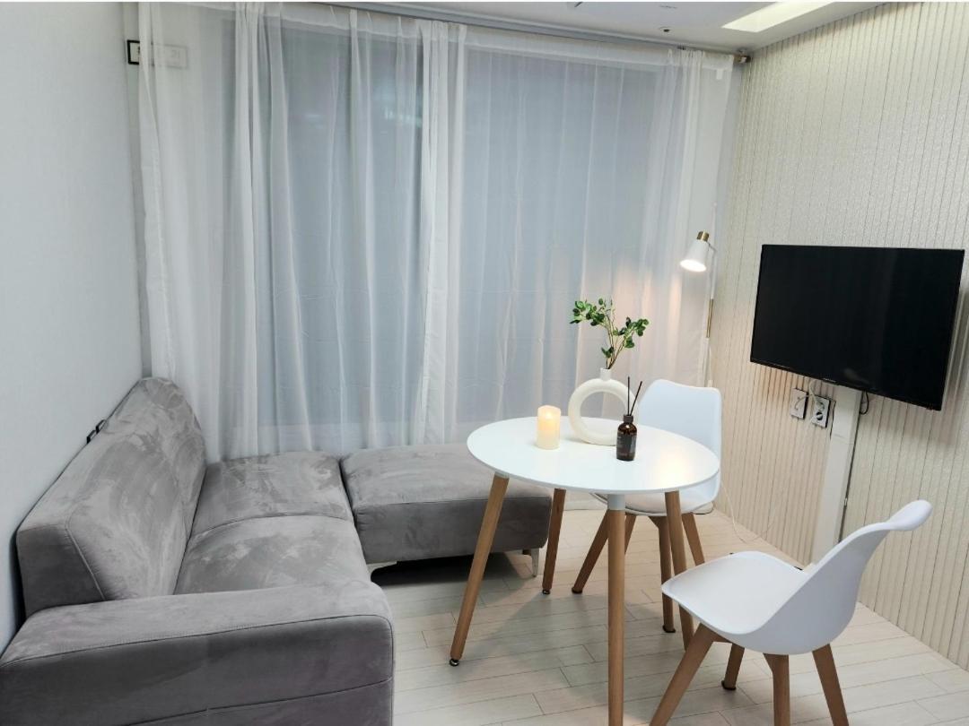 Yeongdeungpo Modern Flat Seoul